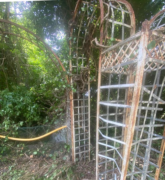 Set of arcades (rose garden)-8