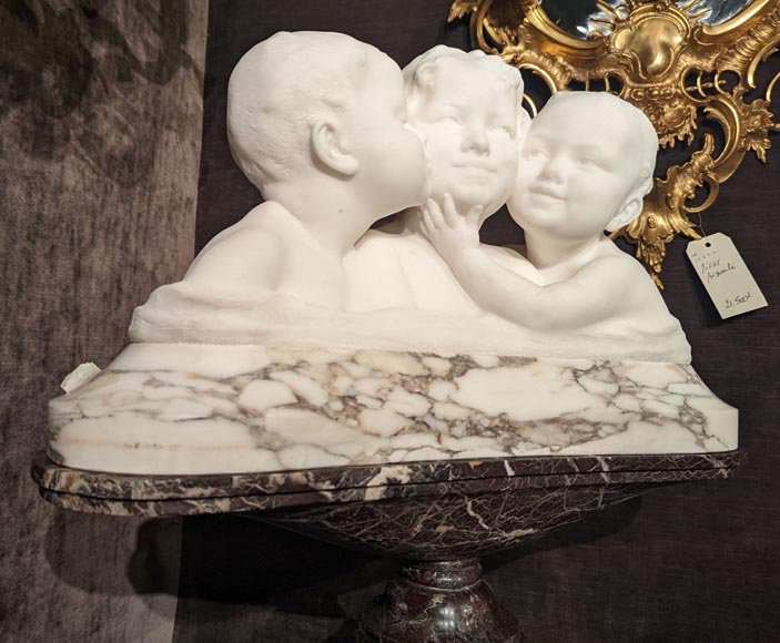 Affortunato GORI, Sculpture in Carrara marble depicting three busts of children on its original   column-4