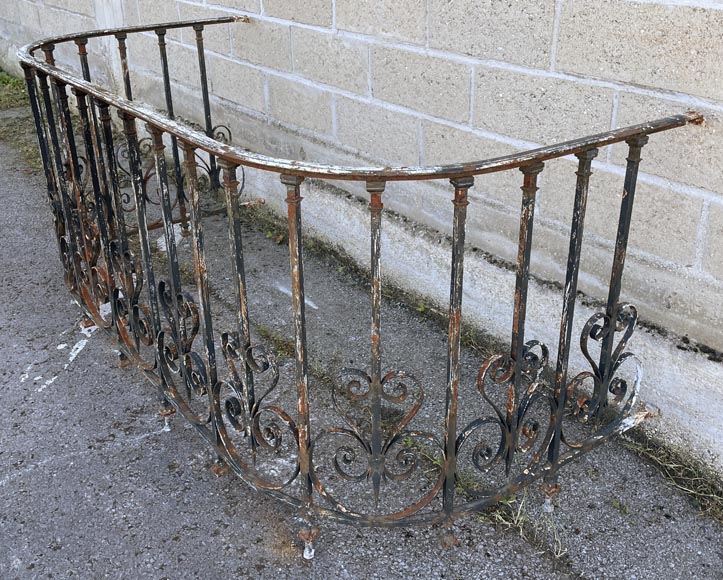 Three-sided wrought-iron balcony railing, 19th century-2