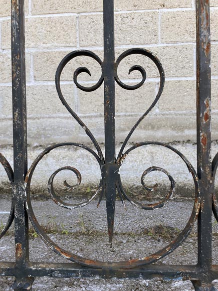 Three-sided wrought-iron balcony railing, 19th century-5