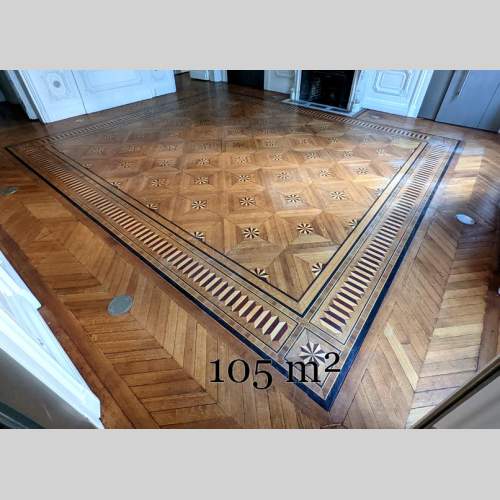 Lots of 105 m² in herringbone pattern, large sawtooth frieze and star motifs