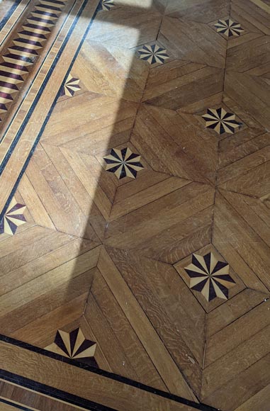 Lots of 105 m² in herringbone pattern, large sawtooth frieze and star motifs-3