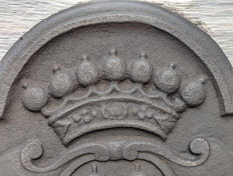 17th century fireback with the coat of arms of Jérôme de La Chasseigne-2