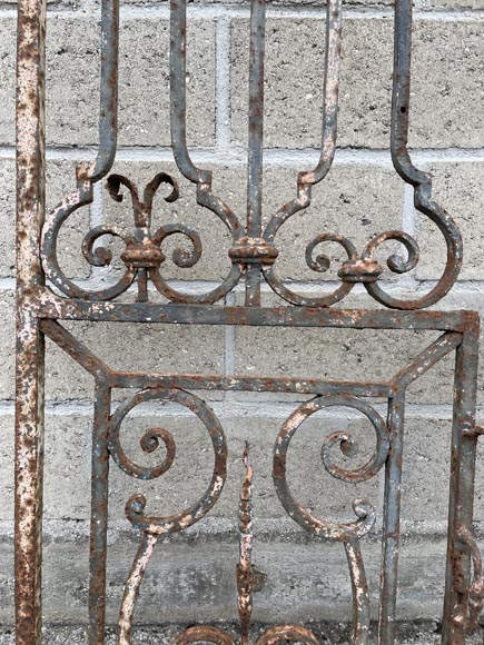 Small wrought-iron gate-3