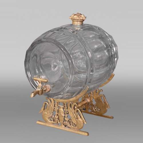 L’Escalier de Cristal (attributed to) Gilt-bronze liqueur barrel with its stand