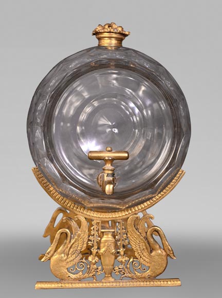 L’Escalier de Cristal (attributed to) Gilt-bronze liqueur barrel with its stand-1