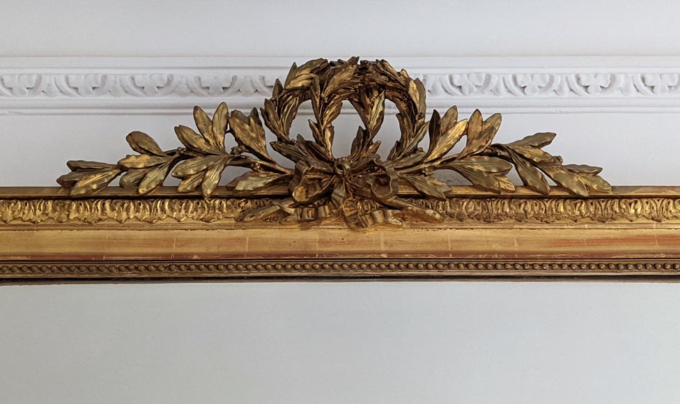 Gilded trumeau with laurel wreaths-1