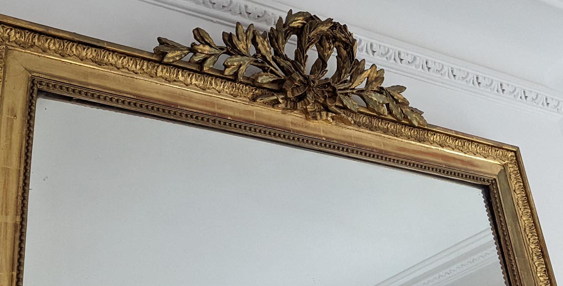 Gilded trumeau with laurel wreaths-2