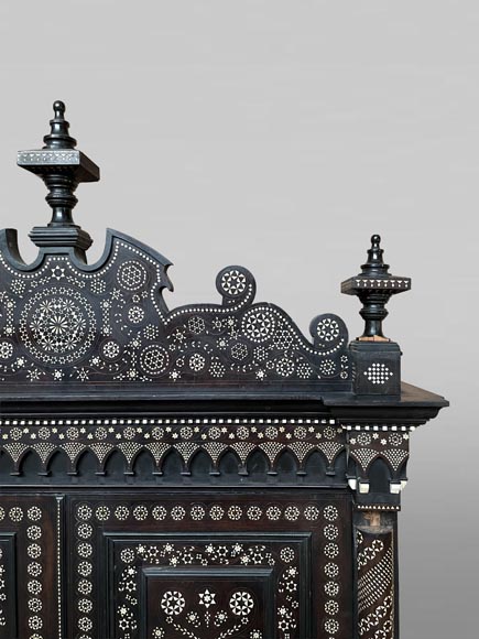 Rosewood cabinet with bone and light-wood marquetry-2