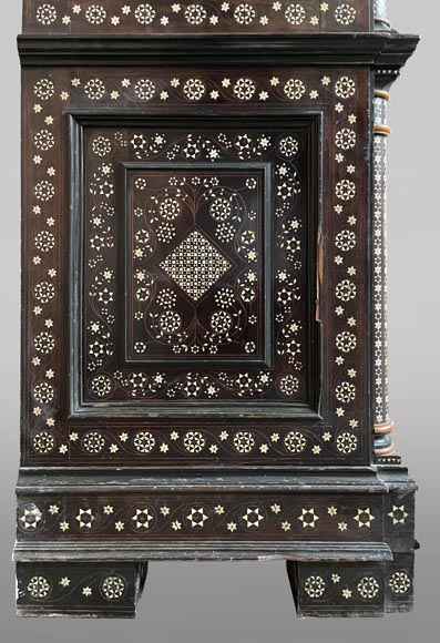 Rosewood cabinet with bone and light-wood marquetry-9