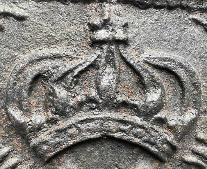 Fireback with the coat of arms of France from the 17th century-4
