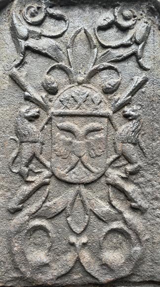 Fireback from the 16th century with the arms of Charles V-1
