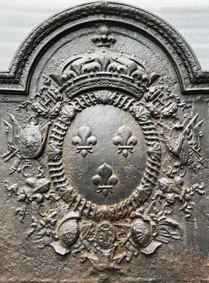 18th century fireback decorated with three lilies, emblems of the arms of France-2