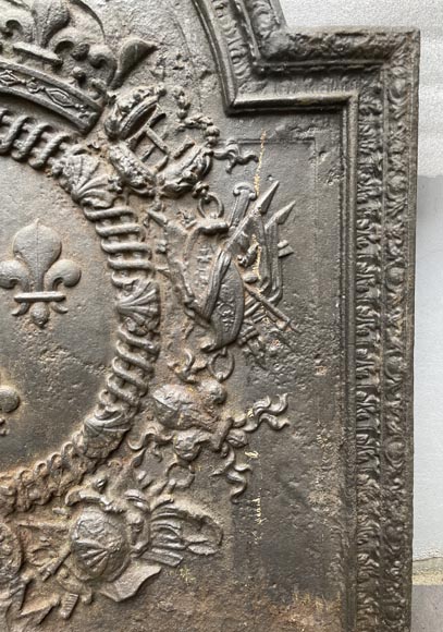 18th century fireback decorated with three lilies, emblems of the arms of France-6