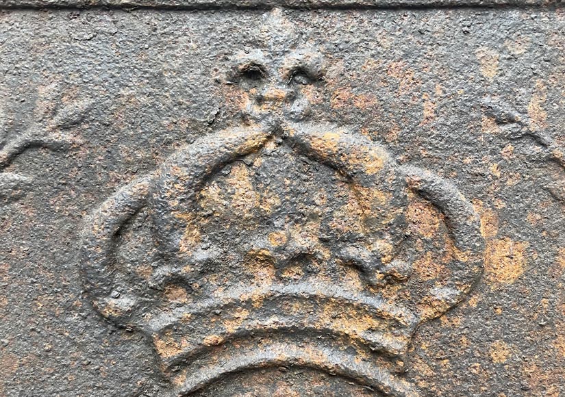 18th century fireback representing the arms of France-2