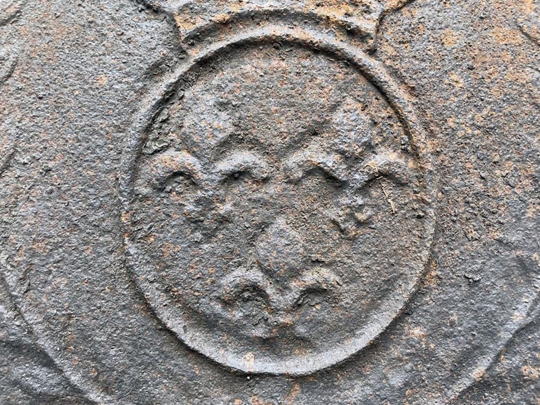 18th century fireback representing the arms of France-3