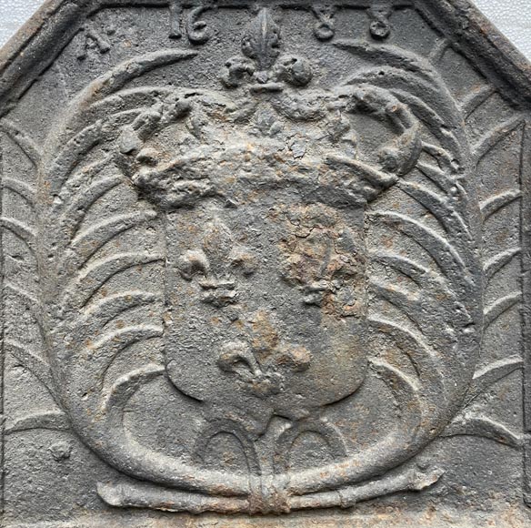 Fireback dated 1688 with the arms of France-2