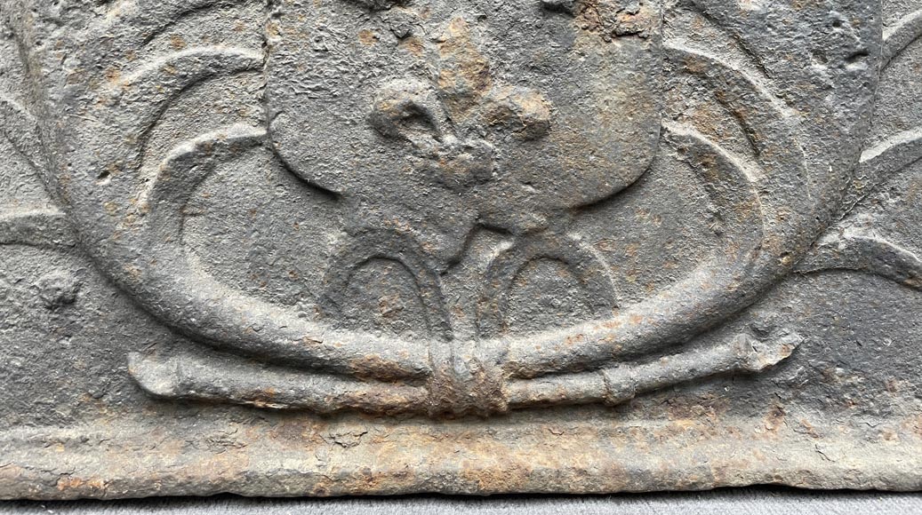 Fireback dated 1688 with the arms of France-5