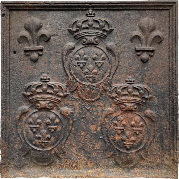 Fireback from the 18th century with a triple figuration of the coat of arms of France-0