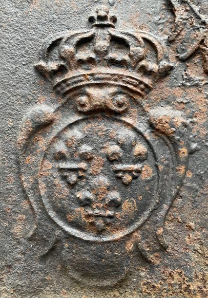 Fireback from the 18th century with a triple figuration of the coat of arms of France-5