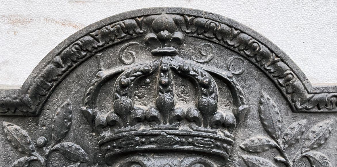 Fireback from 1690 with the coat of arms of France-2