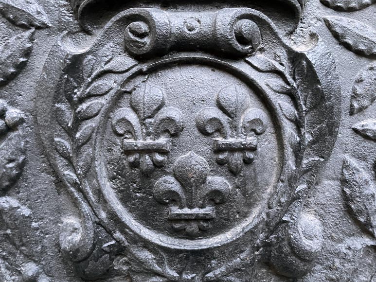 Fireback from 1690 with the coat of arms of France-5