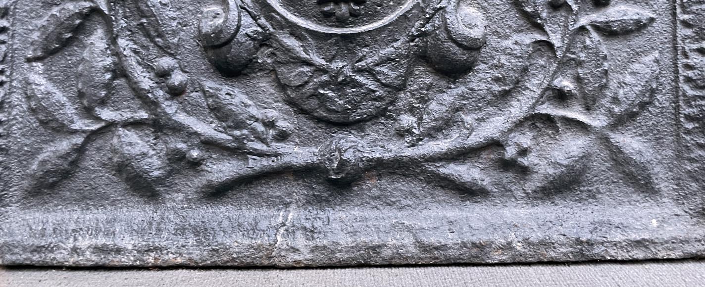 Fireback from 1690 with the coat of arms of France-8