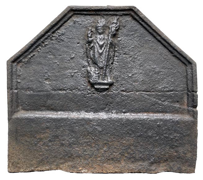 Fireback from the 16th century representing a bishop or a saint-0