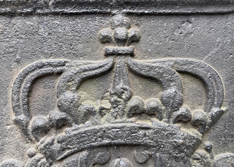 18th century fireback representing the arms of France and the royal crown-3