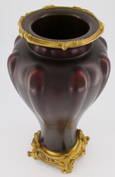 Eugène BAUDIN (att. to), Pair of sandstone vases set in a gilded bronze frame-4