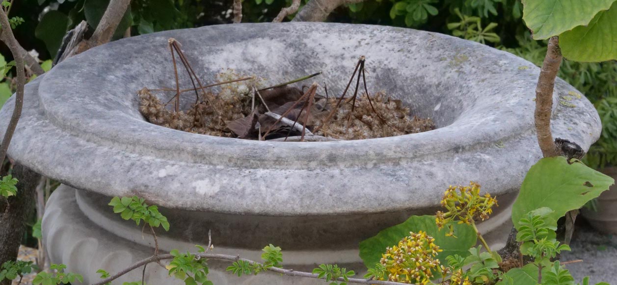 Pair of classic style marble basins-7