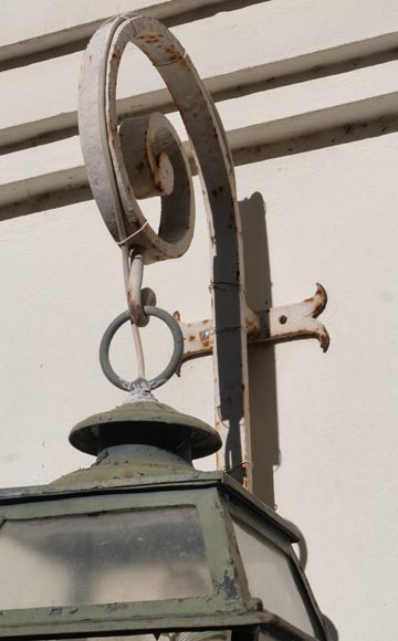 Lot of simple lanterns and their iron gallows-3