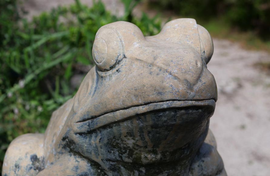 Pair of marble frog statues from the 1950s Statues