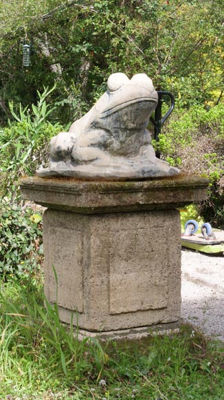 Pair of marble frog statues from the 1950s-1