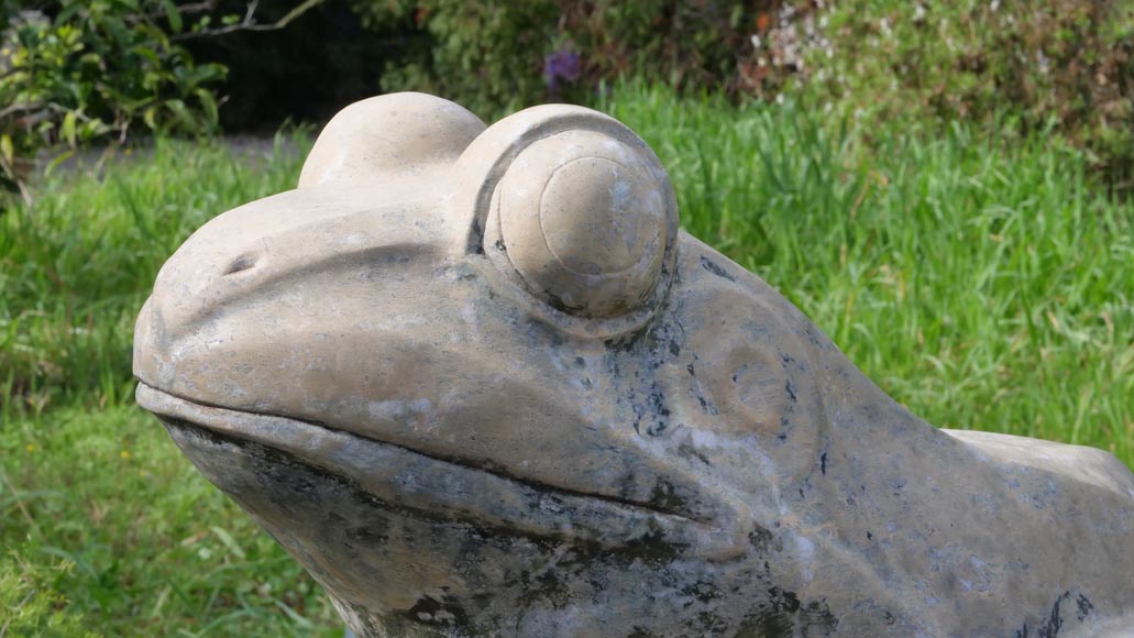 Pair of marble frog statues from the 1950s-3