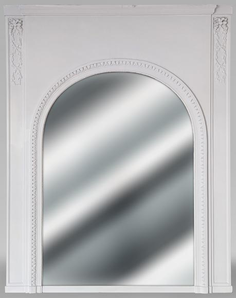 Rounded trumeau with Louis XVI style oval frieze-0