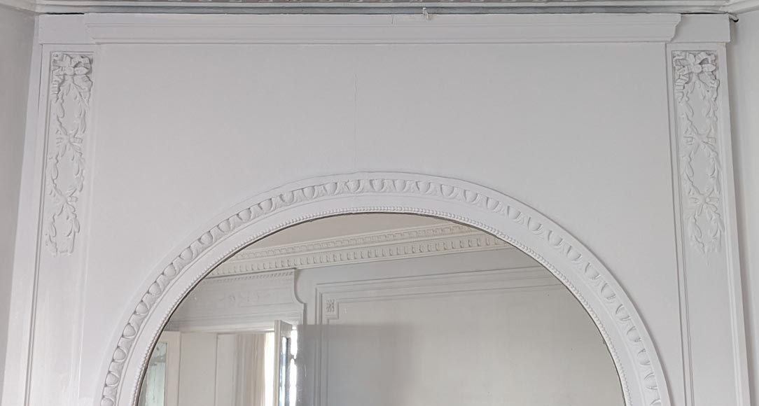 Rounded trumeau with Louis XVI style oval frieze-1