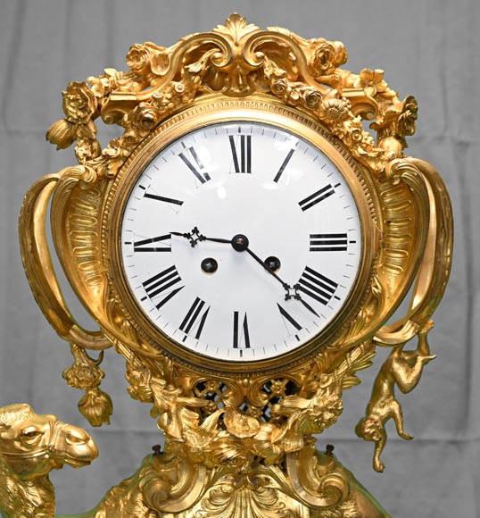 Rococo-style dromedary clock Rococo-style dromedary clock-2