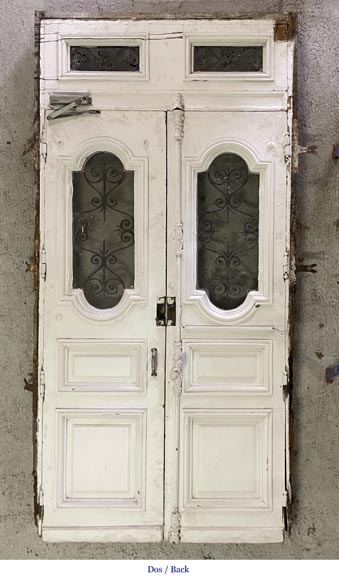 Porte cochère with cast-iron grate-11