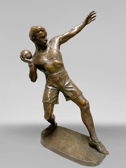(sculpture bronze shot putter)-0