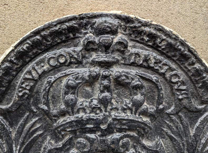 Fireback with the coat of arms of France and the motto 