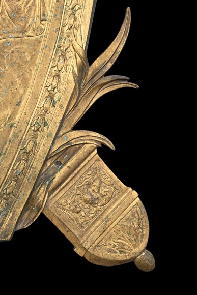 Union Centrale des Arts Décoratifs, decorative gilded bronze plaque in the form of a shield, featuring Winged Victory and trophies of arms-9