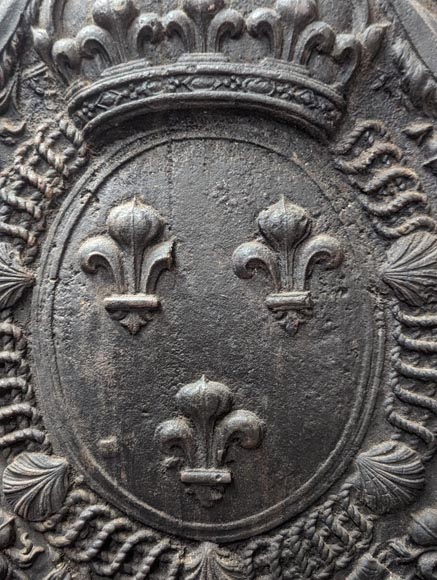Fireback with the coat of arms of France, with a head of Apollo and the skin of a lion-9