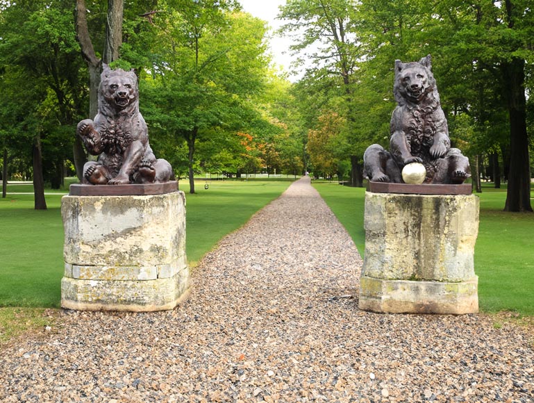 Joseph Simon Volmar (Berne, 1796-1865), Pair of bears in cast iron-1