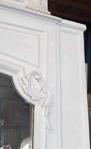 Regency-style moulded trumeau with rounded frame and acanthus leaves in the corners-3