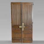 Oak double door with napkin fold decoration