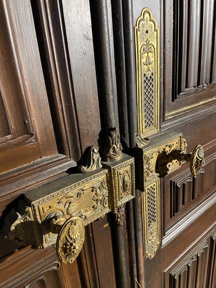 Oak double door with napkin fold decoration-3