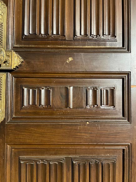 Oak double door with napkin fold decoration-7