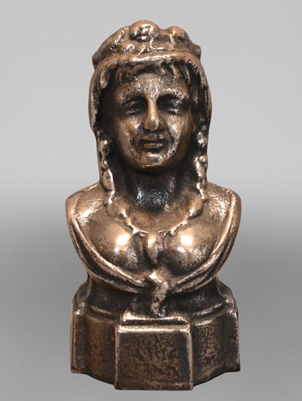 Pair of andirons with female busts-1