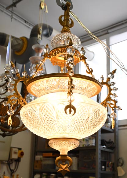 BACCARAT (Attributed to) - Oriental crystal and gilt bronze chandelier inspired by a mosque lamp-12